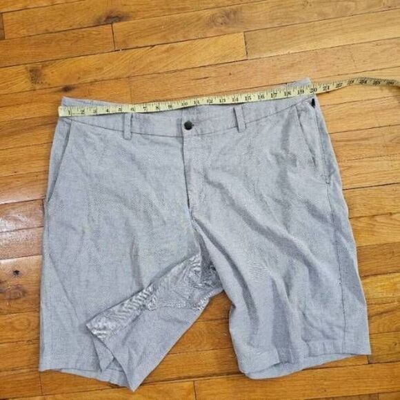 Lululemon Commission Short Relaxed Mens Size 38 Gray - Picture 5 of 8